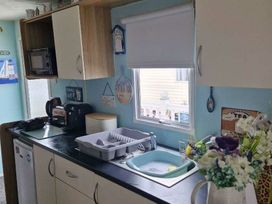 Lyons Robin Hood - Holiday Accommodation 13569 - North Wales - 1185359 - thumbnail photo 10
