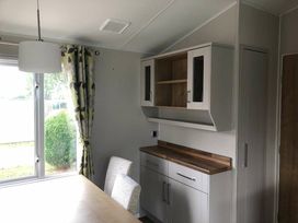 Manor Park Holiday Village - Holiday Accommodation 13574 - Norfolk - 1185361 - thumbnail photo 2
