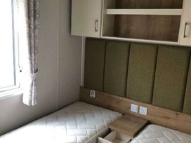 Manor Park Holiday Village - Holiday Accommodation 13574 - Norfolk - 1185361 - thumbnail photo 4