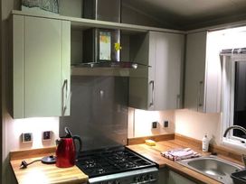 Manor Park Holiday Village - Holiday Accommodation 13574 - Norfolk - 1185361 - thumbnail photo 7