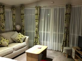 Manor Park Holiday Village - Holiday Accommodation 13574 - Norfolk - 1185361 - thumbnail photo 8