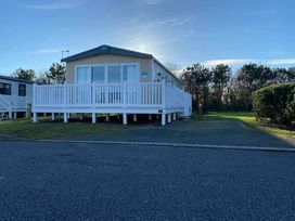 Devon Cliffs Holiday Park - Holiday Accommodation 13607 - Devon - 1185365 - thumbnail photo 6