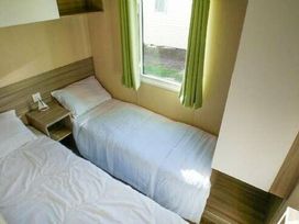 Devon Cliffs Holiday Park - Holiday Accommodation 13609 - Devon - 1185367 - thumbnail photo 12