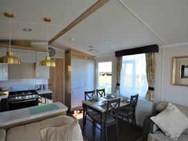 Devon Cliffs Holiday Park - Holiday Accommodation 13632 - Devon - 1185372 - thumbnail photo 5