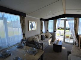 Devon Cliffs Holiday Park - Holiday Accommodation 13632 - Devon - 1185372 - thumbnail photo 7