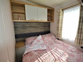 Devon Cliffs Holiday Park - Holiday Accommodation 13632 - Devon - 1185372 - thumbnail photo 8