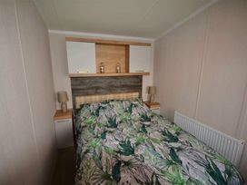 Devon Cliffs Holiday Park - Holiday Accommodation 13632 - Devon - 1185372 - thumbnail photo 9
