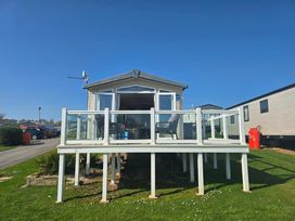 Devon Cliffs Holiday Park - Holiday Accommodation 13689 - Devon - 1185378 - thumbnail photo 2