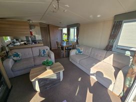 Devon Cliffs Holiday Park - Holiday Accommodation 13689 - Devon - 1185378 - thumbnail photo 4