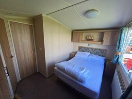 Devon Cliffs Holiday Park - Holiday Accommodation 13689 - Devon - 1185378 - thumbnail photo 9