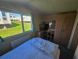 Devon Cliffs Holiday Park - Holiday Accommodation 13689 - Devon - 1185378 - thumbnail photo 10
