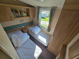 Devon Cliffs Holiday Park - Holiday Accommodation 13689 - Devon - 1185378 - thumbnail photo 15