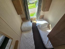 Devon Cliffs Holiday Park - Holiday Accommodation 13689 - Devon - 1185378 - thumbnail photo 16