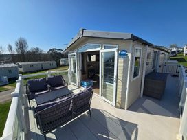 Devon Cliffs Holiday Park - Holiday Accommodation 13689 - Devon - 1185378 - thumbnail photo 17