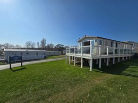 Devon Cliffs Holiday Park - Holiday Accommodation 13689 - Devon - 1185378 - thumbnail photo 18