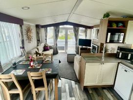 Kiln Park Holiday Park - Holiday Accommodation 13706 - South Wales - 1185382 - thumbnail photo 2