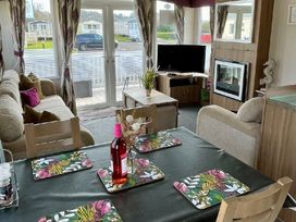Kiln Park Holiday Park - Holiday Accommodation 13706 - South Wales - 1185382 - thumbnail photo 17