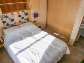 Devon Cliffs Holiday Park - Holiday Accommodation 13722 - Devon - 1185384 - thumbnail photo 4
