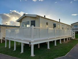Devon Cliffs Holiday Park - Holiday Accommodation 13722 - Devon - 1185384 - thumbnail photo 6