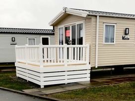 Lyons Sunnysands Holiday Park - Holiday Accommodation 13733 - Mid Wales - 1185386 - thumbnail photo 16
