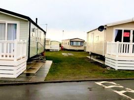 Lyons Sunnysands Holiday Park - Holiday Accommodation 13733 - Mid Wales - 1185386 - thumbnail photo 17