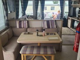 Trecco Bay - Holiday Accommodation 13737 - Somerset & Wiltshire - 1185387 - thumbnail photo 2