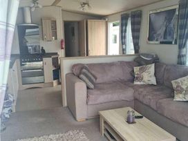 Trecco Bay - Holiday Accommodation 13737 - Somerset & Wiltshire - 1185387 - thumbnail photo 4