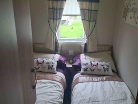 Trecco Bay - Holiday Accommodation 13737 - Somerset & Wiltshire - 1185387 - thumbnail photo 8