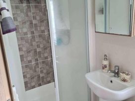 Trecco Bay - Holiday Accommodation 13737 - Somerset & Wiltshire - 1185387 - thumbnail photo 9
