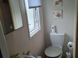 Trecco Bay - Holiday Accommodation 13737 - Somerset & Wiltshire - 1185387 - thumbnail photo 10