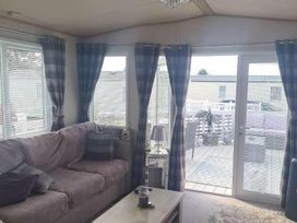 Trecco Bay - Holiday Accommodation 13737 - Somerset & Wiltshire - 1185387 - thumbnail photo 12