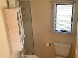 Silver Beach Caravan Park - Holiday Accommodation 13801 - Lincolnshire - 1185399 - thumbnail photo 11