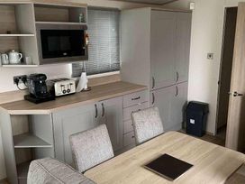Trecco Bay - Holiday Accommodation 13836 - Somerset & Wiltshire - 1185407 - thumbnail photo 2