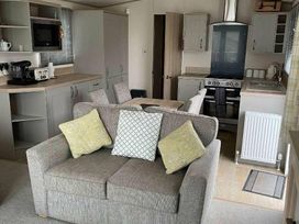 Trecco Bay - Holiday Accommodation 13836 - Somerset & Wiltshire - 1185407 - thumbnail photo 3