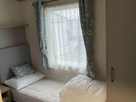 Trecco Bay - Holiday Accommodation 13836 - Somerset & Wiltshire - 1185407 - thumbnail photo 5