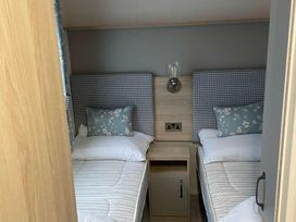 Trecco Bay - Holiday Accommodation 13836 - Somerset & Wiltshire - 1185407 - thumbnail photo 6