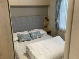 Trecco Bay - Holiday Accommodation 13836 - Somerset & Wiltshire - 1185407 - thumbnail photo 7