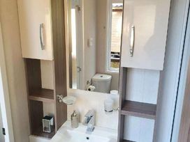 Wild Duck Holiday Park - Holiday Accommodation 13909 - Norfolk - 1185419 - thumbnail photo 16