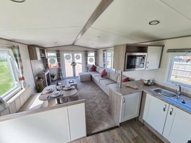 Seaview, Whitstable - Holiday Accommodation 13927 - Kent & Sussex - 1185423 - thumbnail photo 4