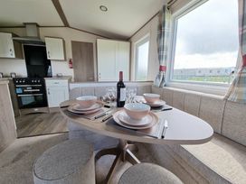 Seaview, Whitstable - Holiday Accommodation 13927 - Kent & Sussex - 1185423 - thumbnail photo 7