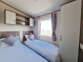 Seaview, Whitstable - Holiday Accommodation 13927 - Kent & Sussex - 1185423 - thumbnail photo 9