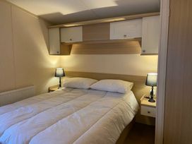 Lyons Sunnysands Holiday Park - Holiday Accommodation 13960 - Mid Wales - 1185427 - thumbnail photo 7