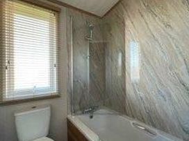 Devon Cliffs Holiday Park - Holiday Accommodation 13976 - Devon - 1185435 - thumbnail photo 6