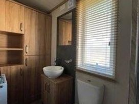 Devon Cliffs Holiday Park - Holiday Accommodation 13976 - Devon - 1185435 - thumbnail photo 7