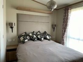 Devon Cliffs Holiday Park - Holiday Accommodation 13976 - Devon - 1185435 - thumbnail photo 10