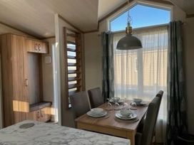 Devon Cliffs Holiday Park - Holiday Accommodation 13976 - Devon - 1185435 - thumbnail photo 13