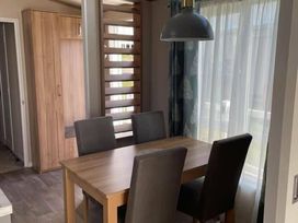 Devon Cliffs Holiday Park - Holiday Accommodation 13976 - Devon - 1185435 - thumbnail photo 16