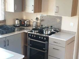 Devon Cliffs Holiday Park - Holiday Accommodation 13978 - Devon - 1185436 - thumbnail photo 7