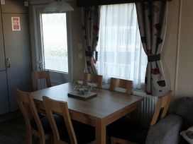 Devon Cliffs Holiday Park - Holiday Accommodation 13978 - Devon - 1185436 - thumbnail photo 9