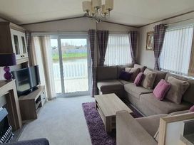 Golden Palm Resort - Holiday Accommodation 13998 - Lincolnshire - 1185439 - thumbnail photo 3